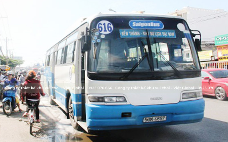 Di chuyển đến trường đua Đại Nam bằng xe buýt