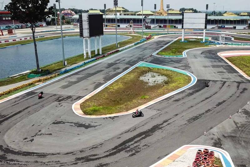 Trải nghiệm đua xe phân khối lớn tại Trường Đua Đại Nam