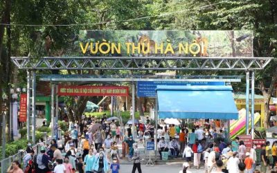 Công viên Thủ Lệ được rất nhiều du khách ghé đến.