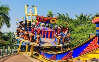 Cuoc-dua-UFO-bay-tren-vu-truong-cong-vien-giai-tri-2