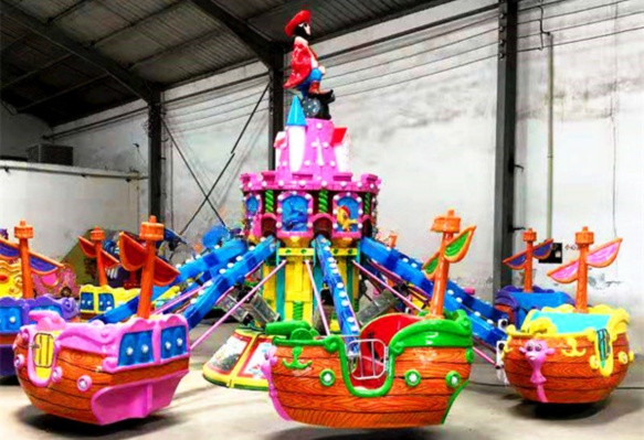 Tau-cuop-bien-quay-vong-cong-vien-giai-tri-2-1