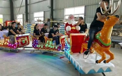 Tau-dien-Giang-sinh-1-cong-vien-giai-tri-3