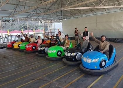 Xe-BMW-dien-dung-3-cong-vien-giai-tri-2